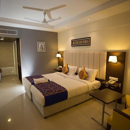 Ganpat Grand Hotel Palni Bagian luar foto