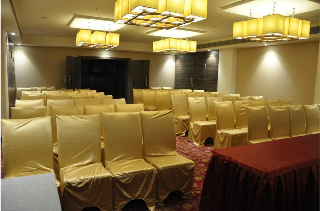 Ganpat Grand Hotel Palni Bagian luar foto