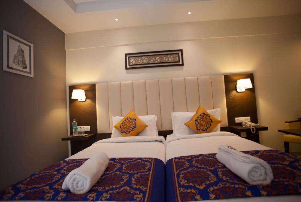 Ganpat Grand Hotel Palni Bagian luar foto