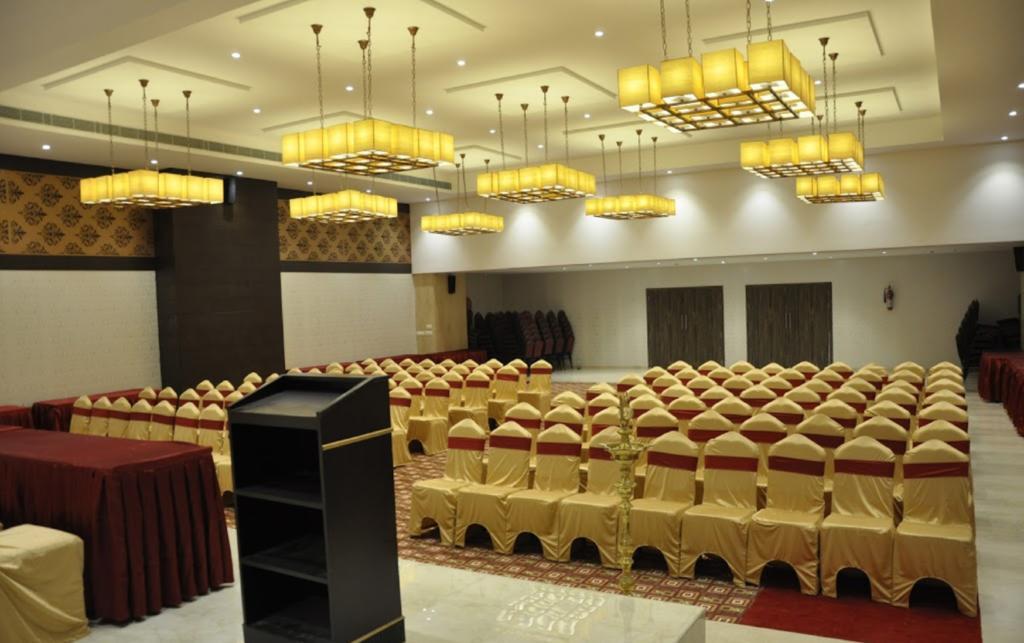 Ganpat Grand Hotel Palni Bagian luar foto