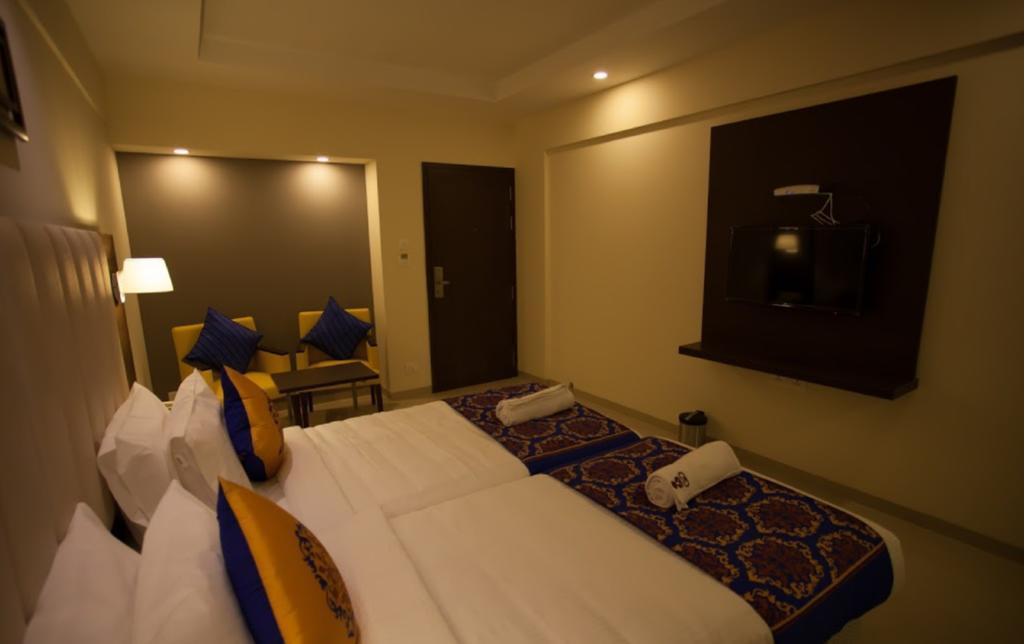 Ganpat Grand Hotel Palni Bagian luar foto