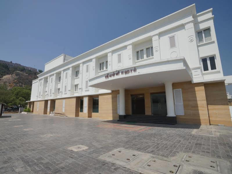 Ganpat Grand Hotel Palni Bagian luar foto