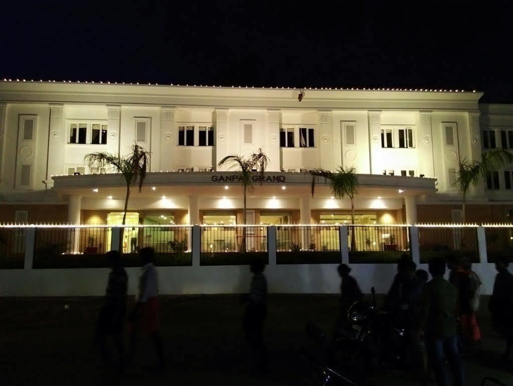 Ganpat Grand Hotel Palni Bagian luar foto