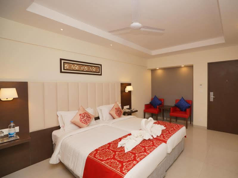 Ganpat Grand Hotel Palni Bagian luar foto