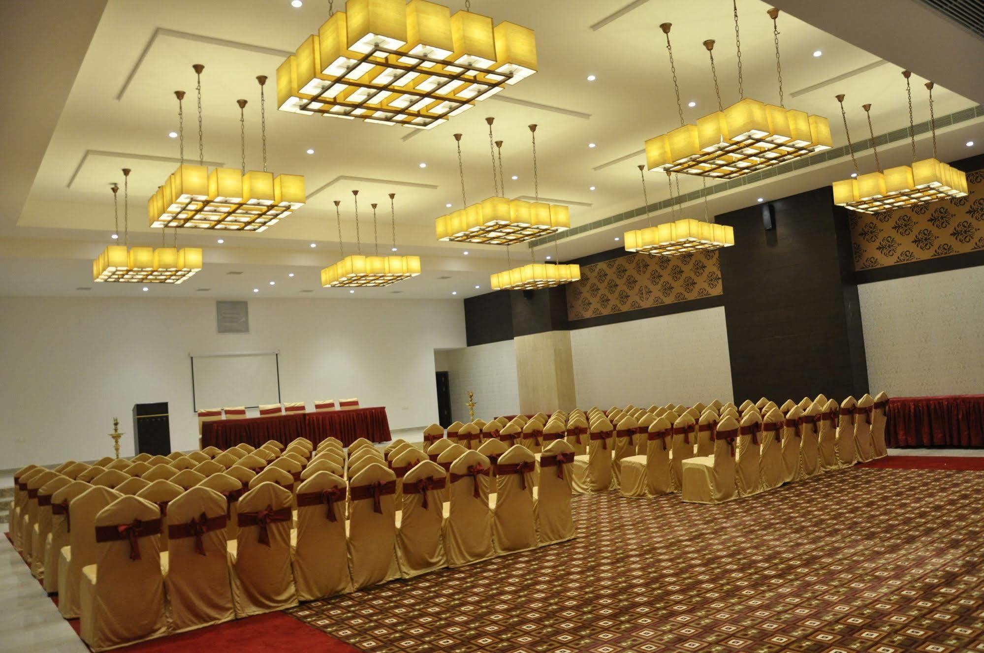 Ganpat Grand Hotel Palni Bagian luar foto